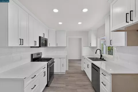 Kitchen - 1910 Encima Dr, Concord, CA 94519 photo 4 of 5