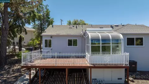 Exterior - 1910 Encima Dr, Concord, CA 94519 photo 13 of 19