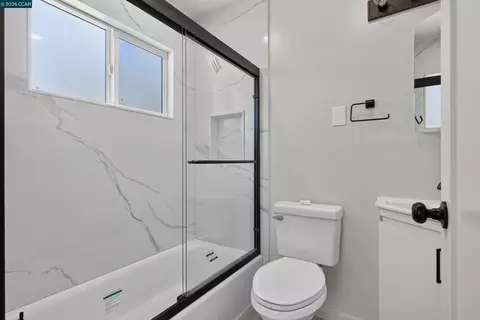 Bath - 1910 Encima Dr, Concord, CA 94519 photo 2 of 6