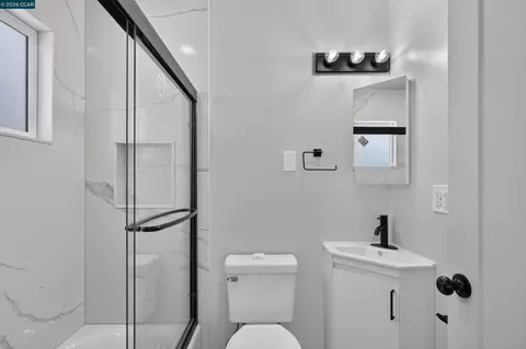 Bath - 1910 Encima Dr, Concord, CA 94519 photo 3 of 6