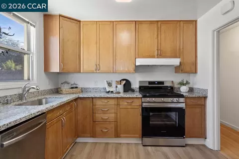 Kitchen - 162 Riverview Dr, Pittsburg, CA 94565 photo 3 of 3