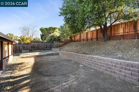 Exterior - 162 Riverview Dr, Pittsburg, CA 94565 photo 6 of 7