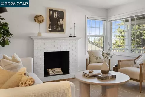Living - 162 Riverview Dr, Pittsburg, CA 94565 photo 1 of 3