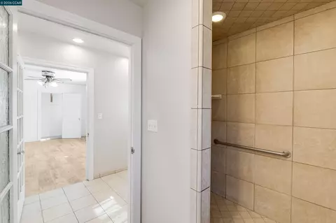 Bath - 1505 Parker Ave, Tracy, CA 95376 photo 4 of 5