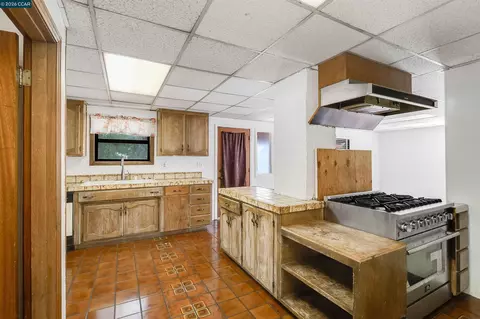 Kitchen - 1505 Parker Ave, Tracy, CA 95376 photo 1 of 3