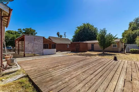 Exterior - 1505 Parker Ave, Tracy, CA 95376 photo 9 of 12