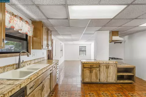 Kitchen - 1505 Parker Ave, Tracy, CA 95376 photo 3 of 3