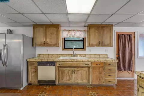 Kitchen - 1505 Parker Ave, Tracy, CA 95376 photo 2 of 3