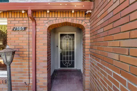 Entry Way - 1505 Parker Ave, Tracy, CA 95376 photo 1 of 7