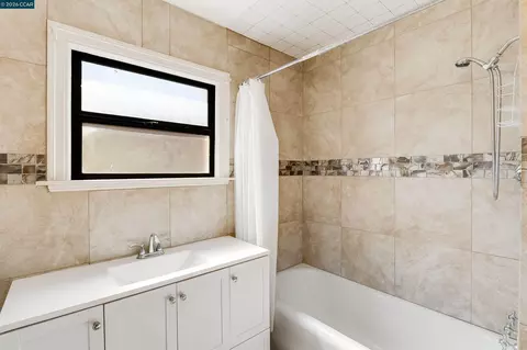 Bath - 1505 Parker Ave, Tracy, CA 95376 photo 1 of 5