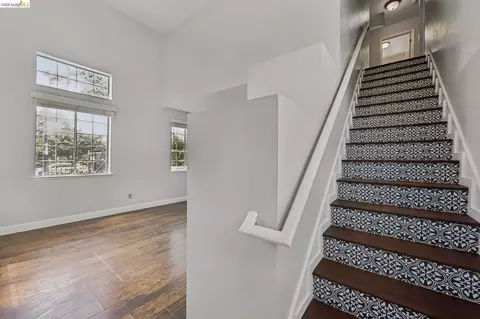 Entry Way - 807 Myrtle St, Oakland, CA 94607 photo 2 of 2