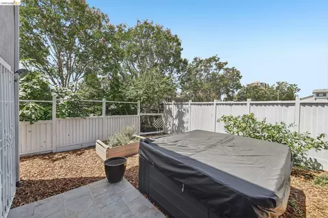 Exterior - 807 Myrtle St, Oakland, CA 94607 photo 6 of 8