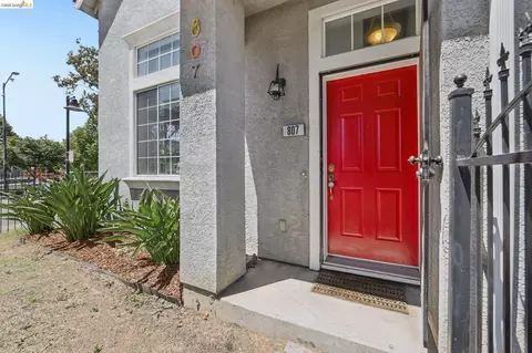 Entry Way - 807 Myrtle St, Oakland, CA 94607 photo 1 of 2