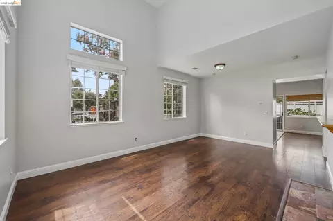Living - 807 Myrtle St, Oakland, CA 94607 photo 1 of 4