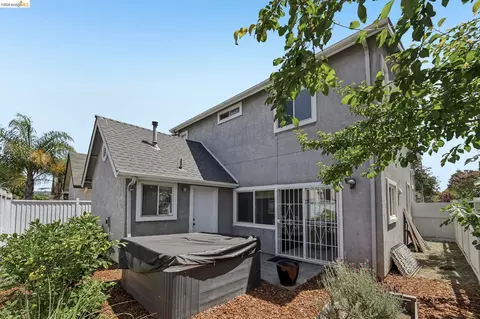 Exterior - 807 Myrtle St, Oakland, CA 94607 photo 4 of 8