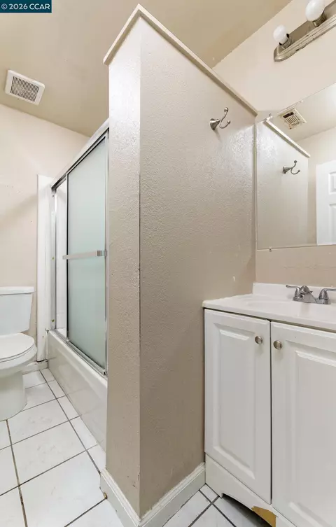 Bath - 154 Radcliffe Dr, Vallejo, CA 94589 photo 1 of 2