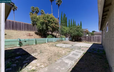 Exterior - 154 Radcliffe Dr, Vallejo, CA 94589 photo 5 of 7