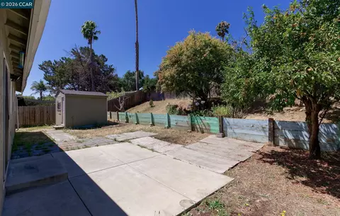 Exterior - 154 Radcliffe Dr, Vallejo, CA 94589 photo 6 of 7