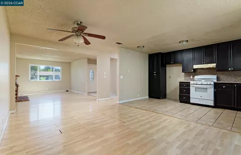 Living - 154 Radcliffe Dr, Vallejo, CA 94589 photo 1 of 5