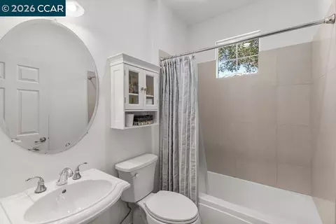 Bath - 11183 Brittany Ln, Dublin, CA 94568 photo 3 of 5