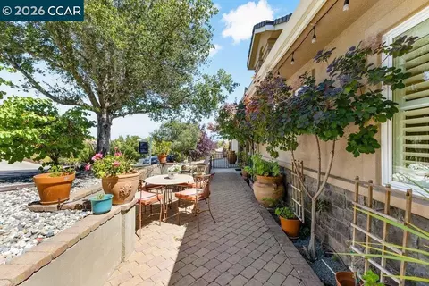 Exterior - 11183 Brittany Ln, Dublin, CA 94568 photo 3 of 16