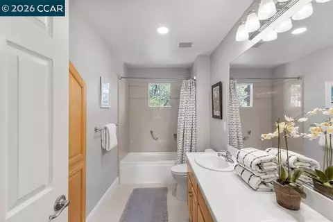 Bath - 11183 Brittany Ln, Dublin, CA 94568 photo 4 of 5