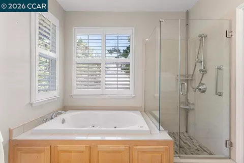 Bath - 11183 Brittany Ln, Dublin, CA 94568 photo 2 of 5