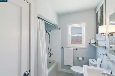 Bath - 270 E 15th, Pittsburg, CA 94565 photo 1 of 1