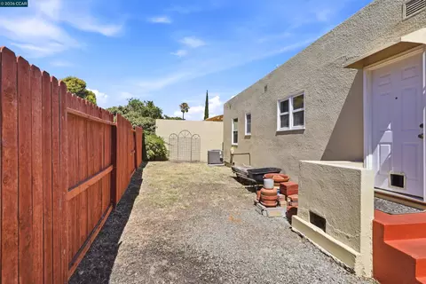 Exterior - 270 E 15th, Pittsburg, CA 94565 photo 10 of 11