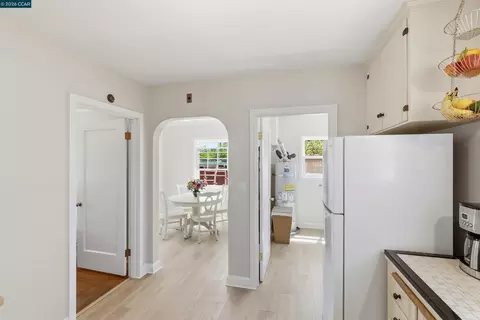 Entry Way - 270 E 15th, Pittsburg, CA 94565 photo 1 of 1