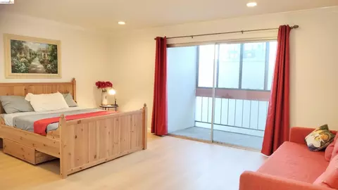288 Whitmore St #212, Oakland, CA 94611