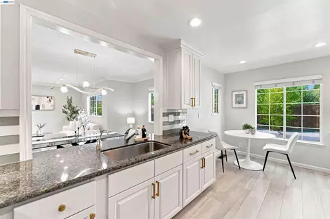 Kitchen - 201 Ada Ave #6, Mountain View, CA 94043 photo 4 of 5