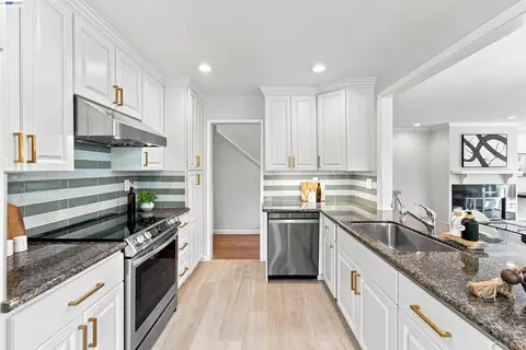 Kitchen - 201 Ada Ave #6, Mountain View, CA 94043 photo 2 of 5