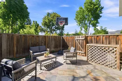 Exterior - 201 Ada Ave #6, Mountain View, CA 94043 photo 4 of 10