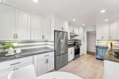 Kitchen - 201 Ada Ave #6, Mountain View, CA 94043 photo 3 of 5