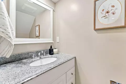 Bath - 201 Ada Ave #6, Mountain View, CA 94043 photo 1 of 5