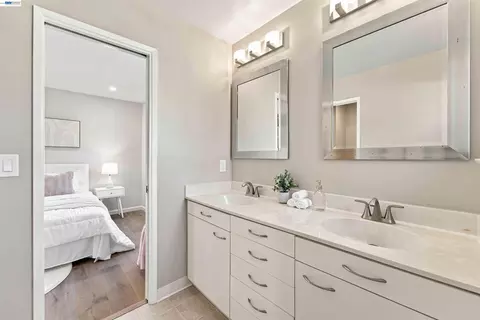 Bath - 201 Ada Ave #6, Mountain View, CA 94043 photo 4 of 5