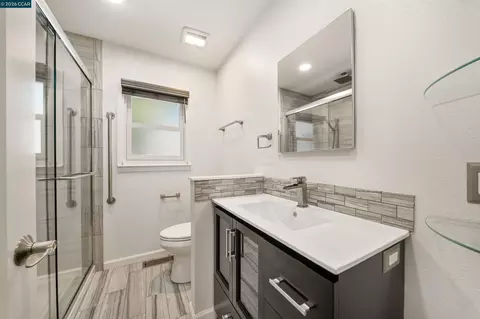 Bath - 3644 Walnut Ave, Concord, CA 94519 photo 1 of 1