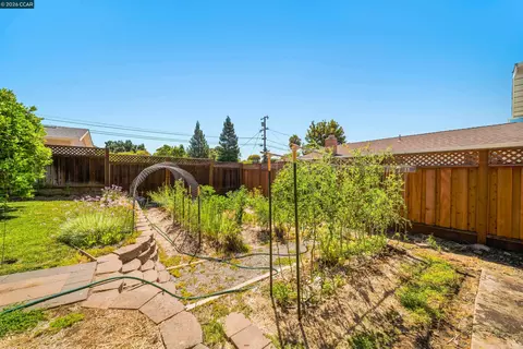 Exterior - 3644 Walnut Ave, Concord, CA 94519 photo 10 of 12