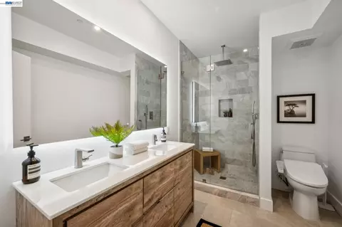 Bath - 8 Maybeck Twin Dr, Berkeley, CA 94708 photo 1 of 4