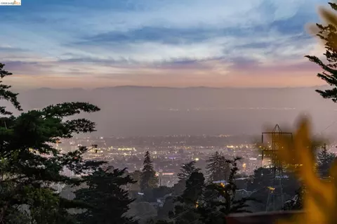 6824 Paso Robles Dr, Oakland, CA 94611