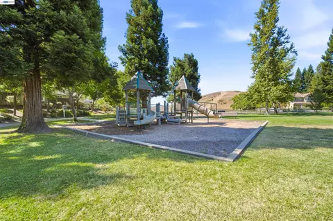 Exterior - 310 Sunset Dr, Danville, CA 94506 photo 10 of 11