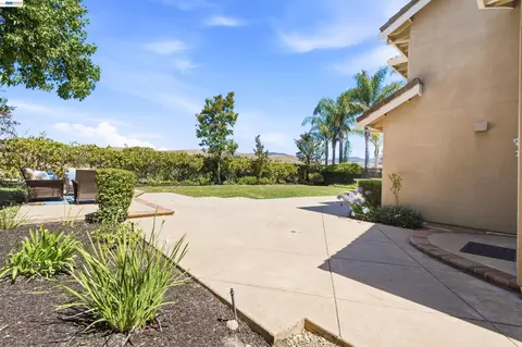 Exterior - 310 Sunset Dr, Danville, CA 94506 photo 5 of 11
