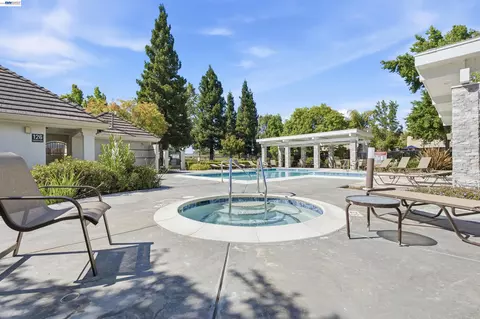Exterior - 310 Sunset Dr, Danville, CA 94506 photo 7 of 11