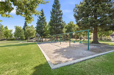 Exterior - 310 Sunset Dr, Danville, CA 94506 photo 9 of 11