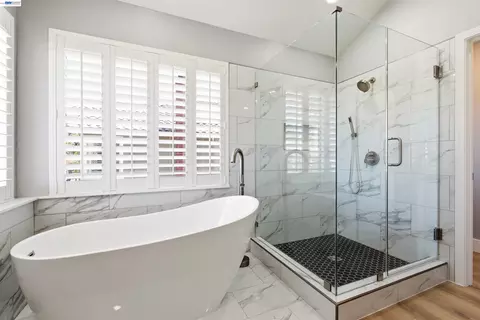 Bath - 310 Sunset Dr, Danville, CA 94506 photo 2 of 4