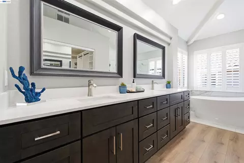 Bath - 310 Sunset Dr, Danville, CA 94506 photo 1 of 4
