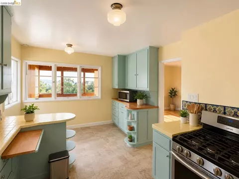 Kitchen - 1023 Keeler, Berkeley, CA 94708 photo 5 of 6