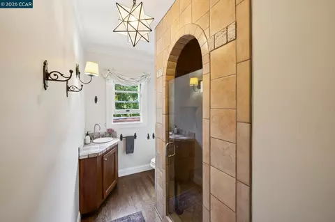 Bath - 2388 Vine St, Berkeley, CA 94708 photo 3 of 3