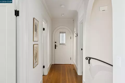 Entry Way - 2388 Vine St, Berkeley, CA 94708 photo 2 of 3
